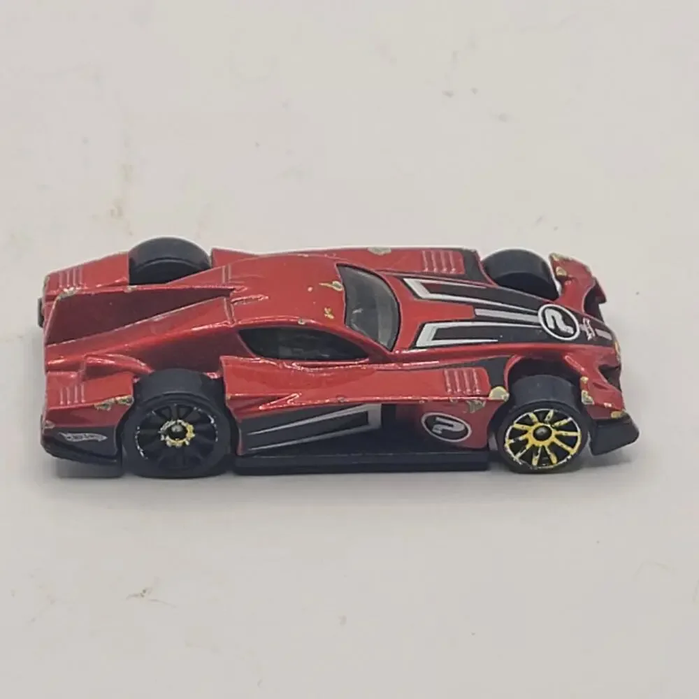 2005 Hot Wheels Red White Formul8r Malaysia Racing Diecast. Mystery Car b382
